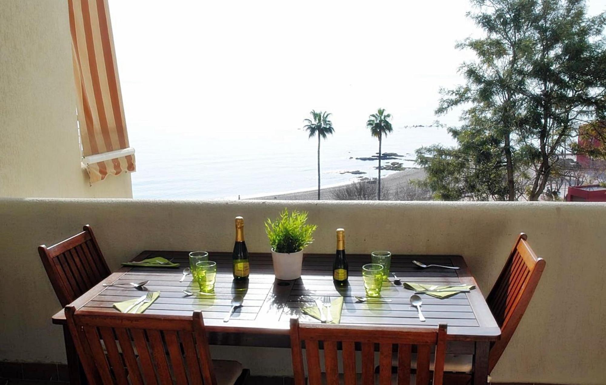 Beachfront In Benalbeach Appartement