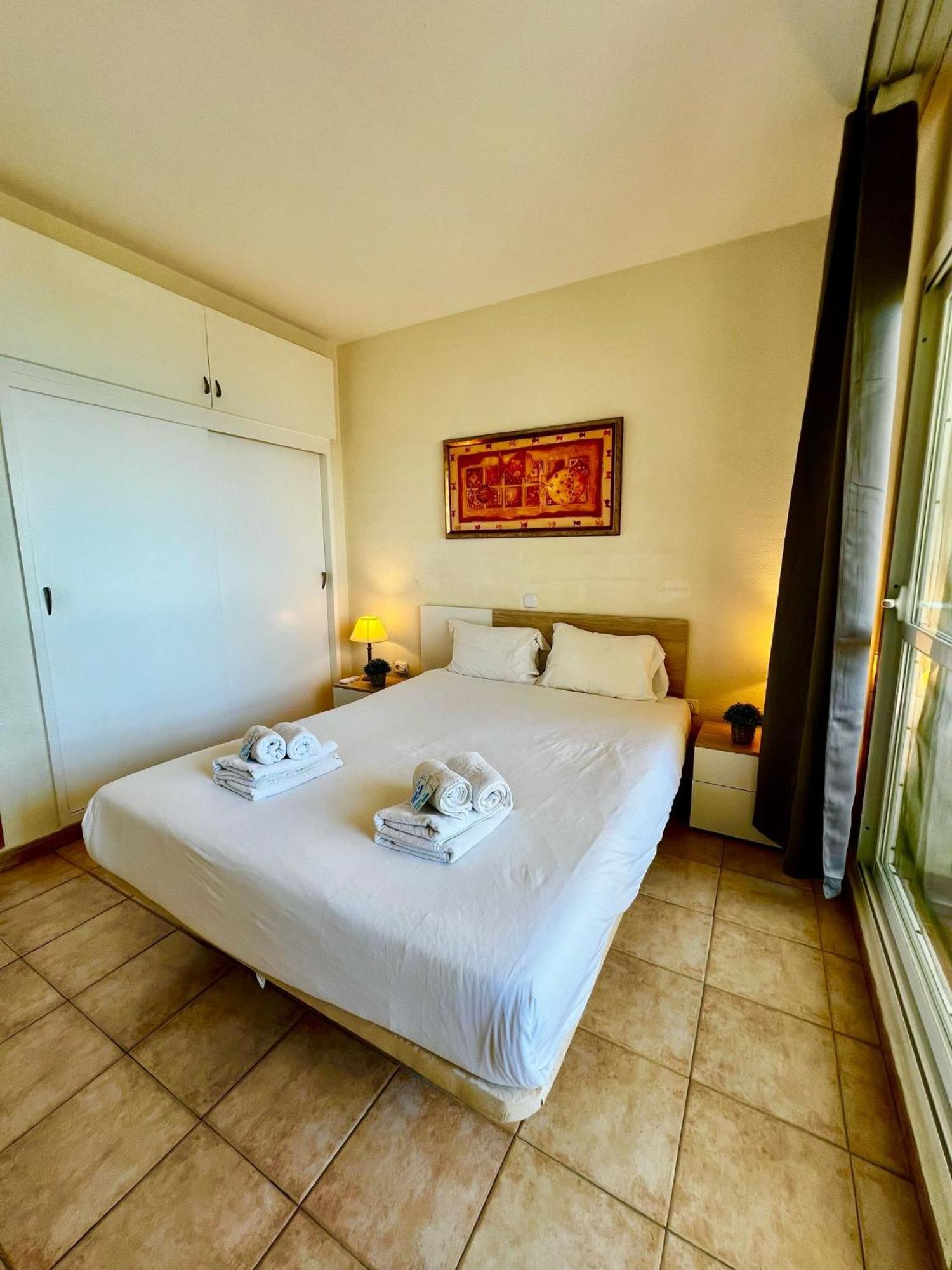 Appartement Beachfront In Benalbeach *