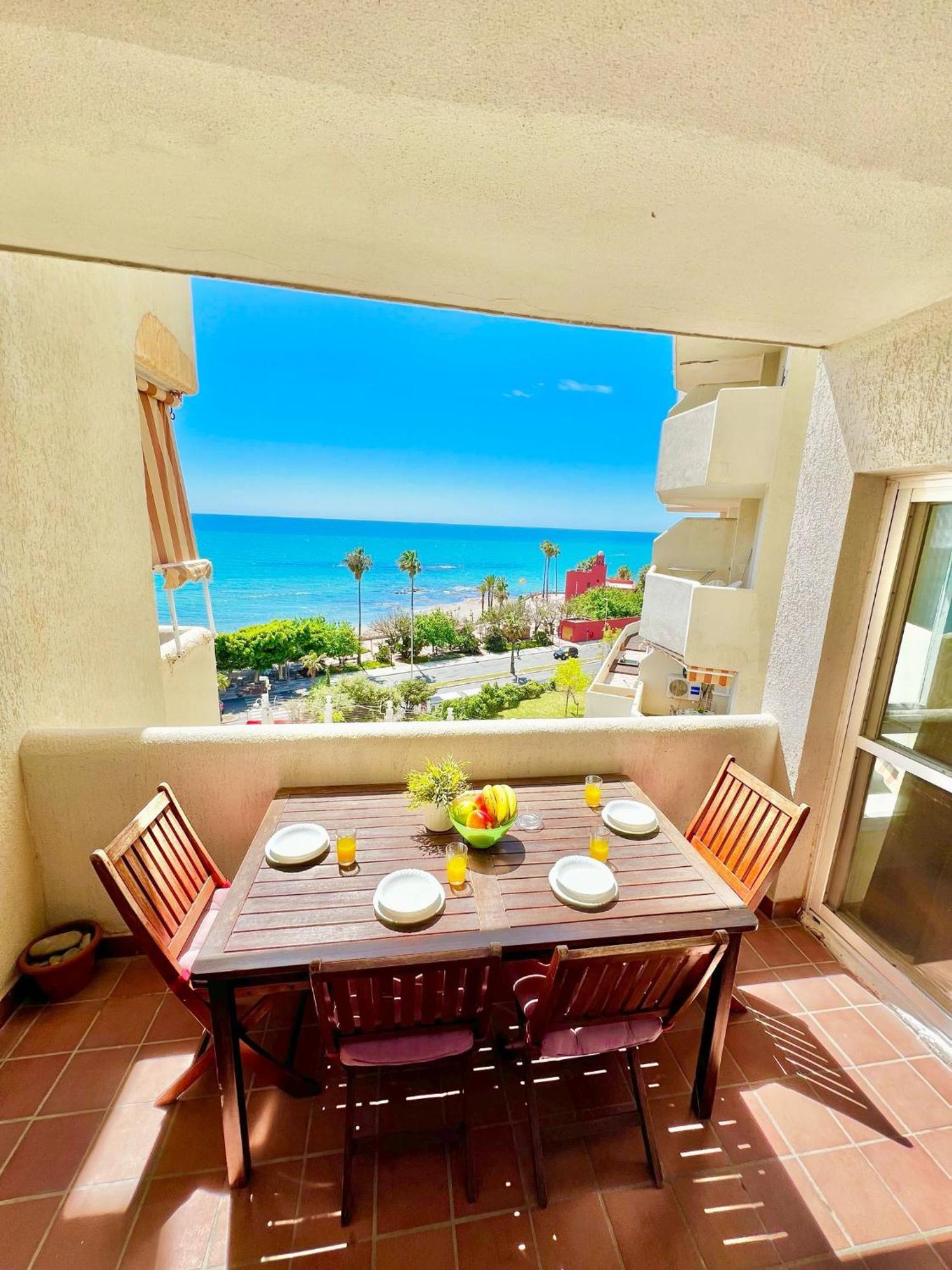 Appartement Beachfront In Benalbeach *