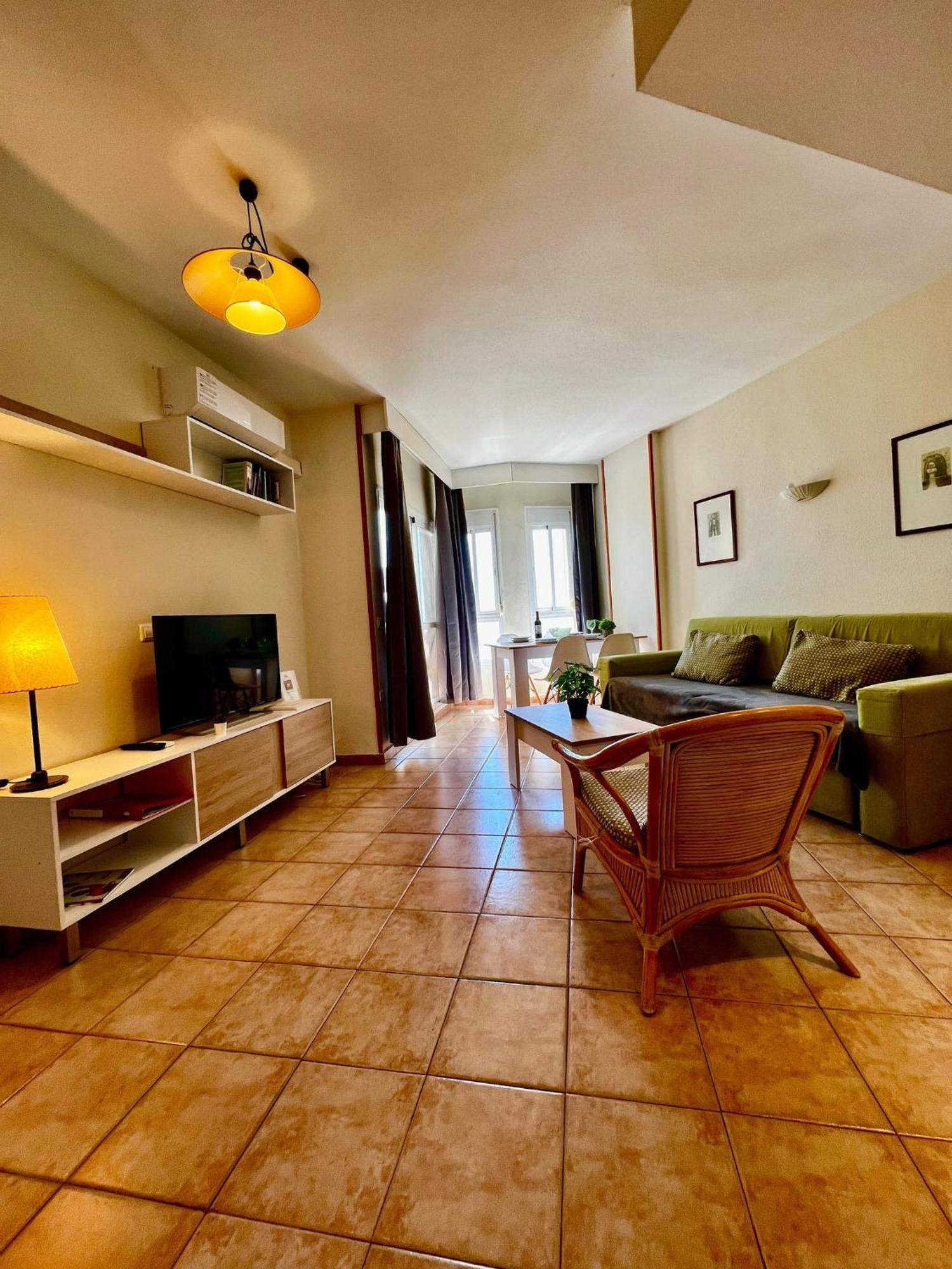 Beachfront In Benalbeach Appartement