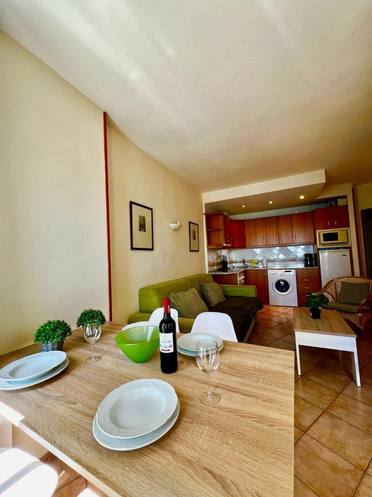 Beachfront In Benalbeach Appartement