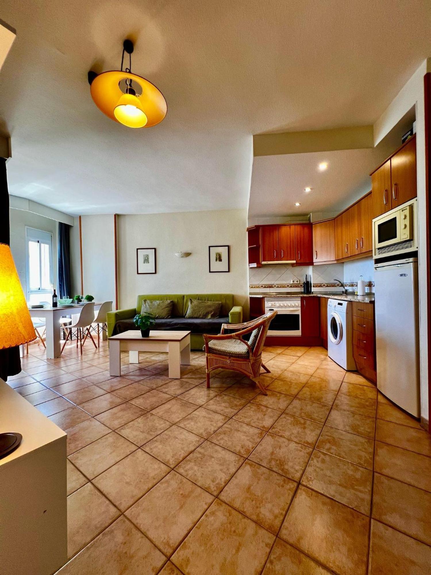 Beachfront In Benalbeach Appartement *
